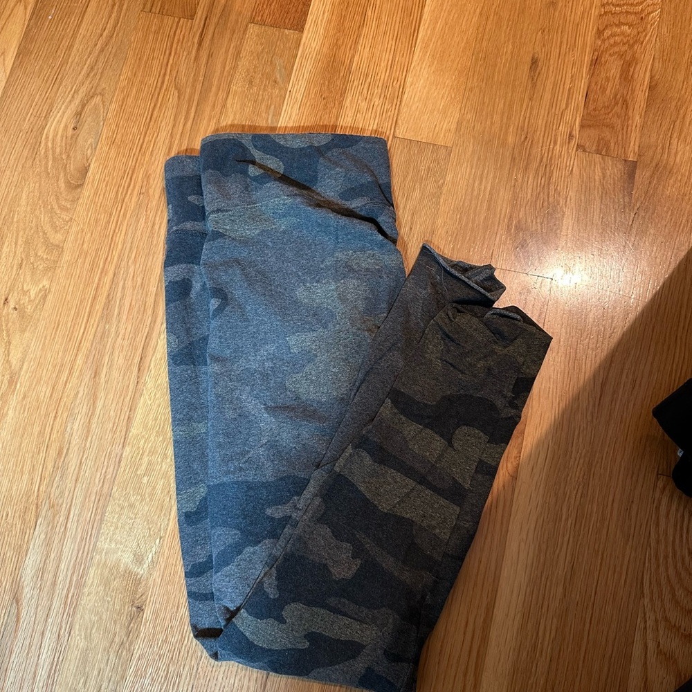 TNA camo leggings